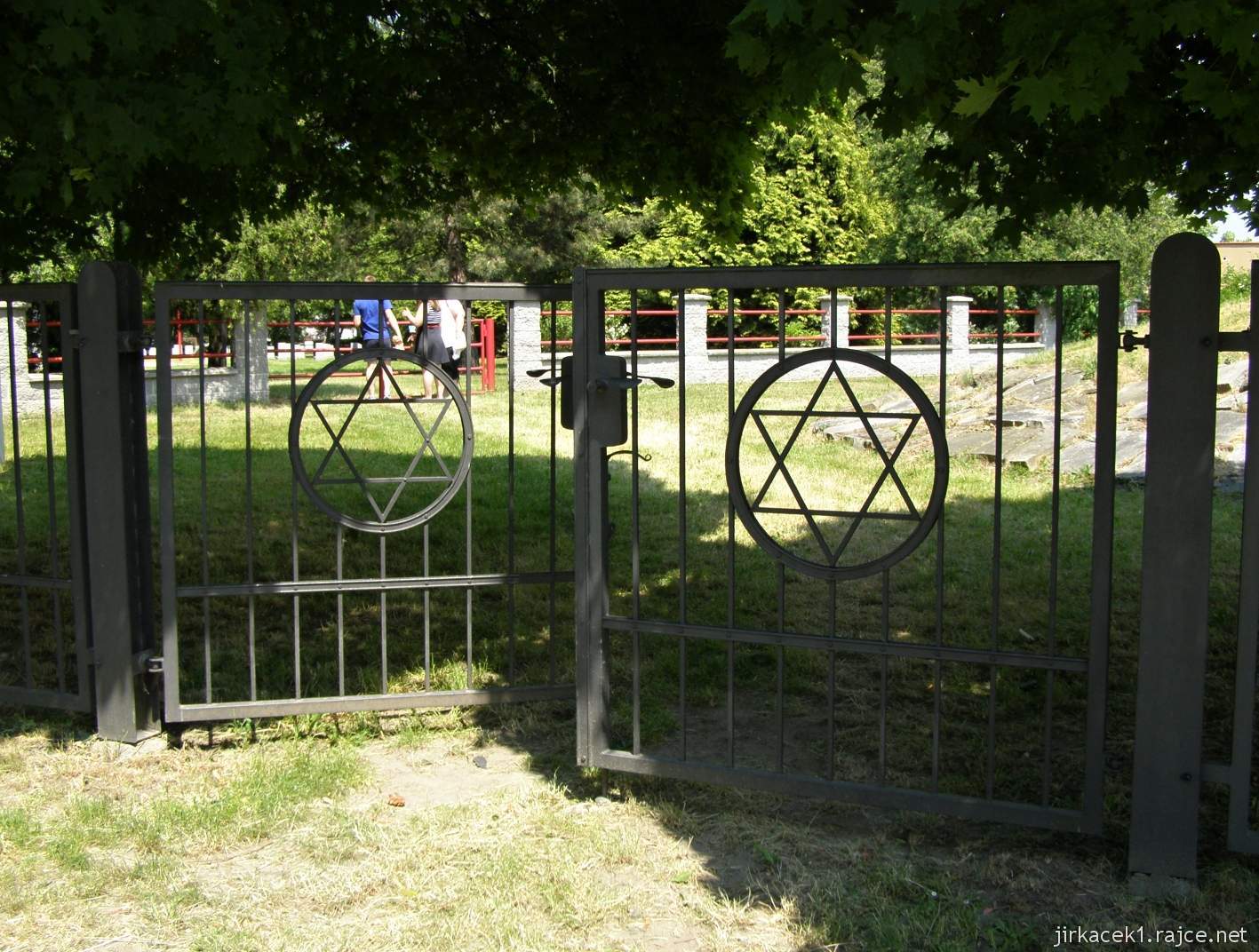 Hlučín - bývalý židovský hřbitov 01 - brána