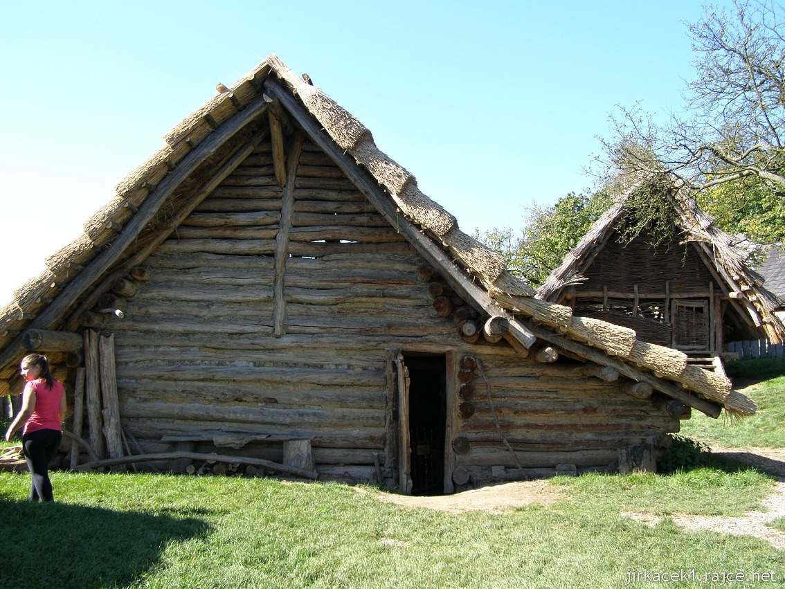 archeoskanzen Modrá 07 - zemnice s přístavkem a pecí