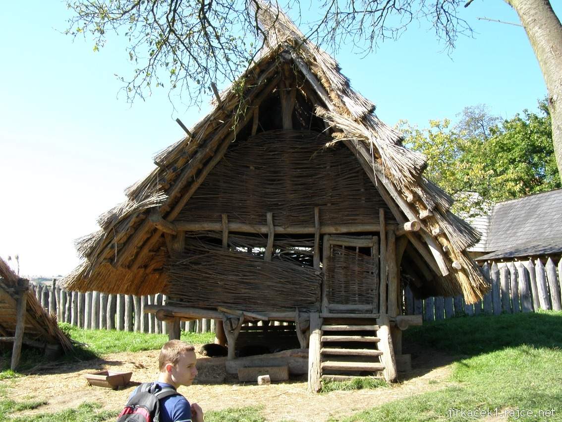 archeoskanzen Modrá 08 - kleť - hospodářská stavba