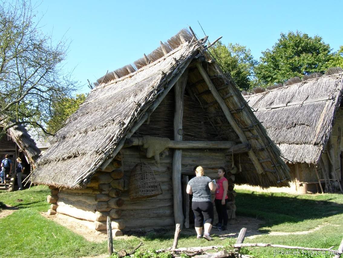 archeoskanzen Modrá 10 - nadzemní dům