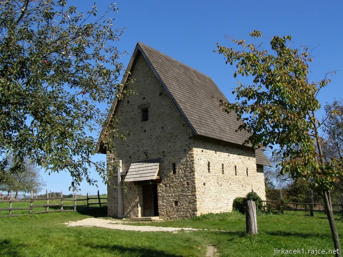 archeoskanzen​ Modrá 44 - kostel