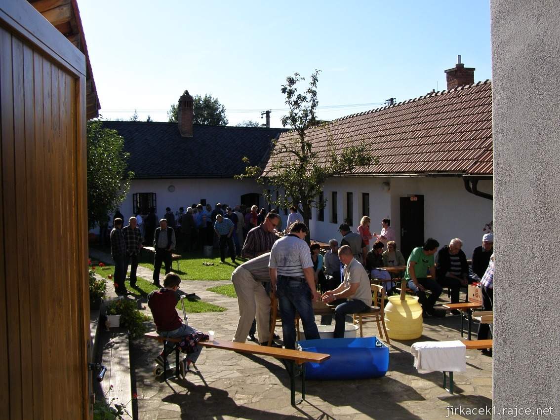 Tupesy - Muzeum tupeské keramiky 03 - nádvoří