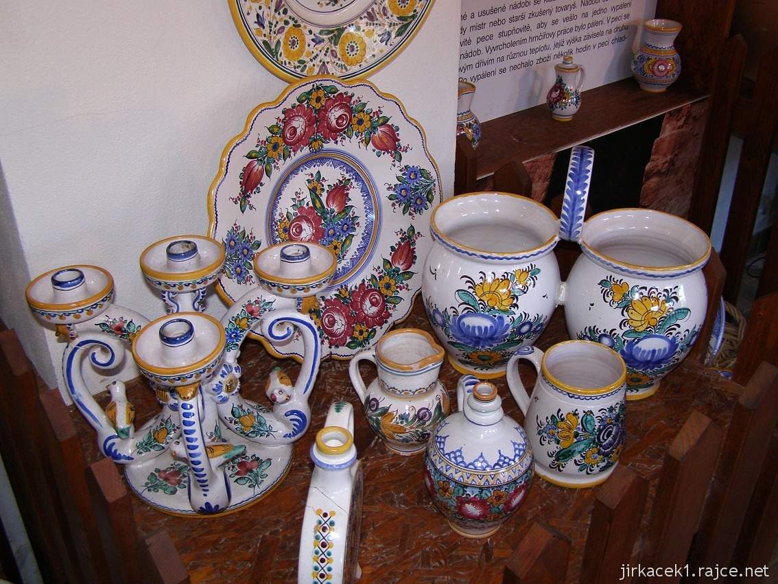 Tupesy - Muzeum tupeské keramiky 07 - expozice keramiky