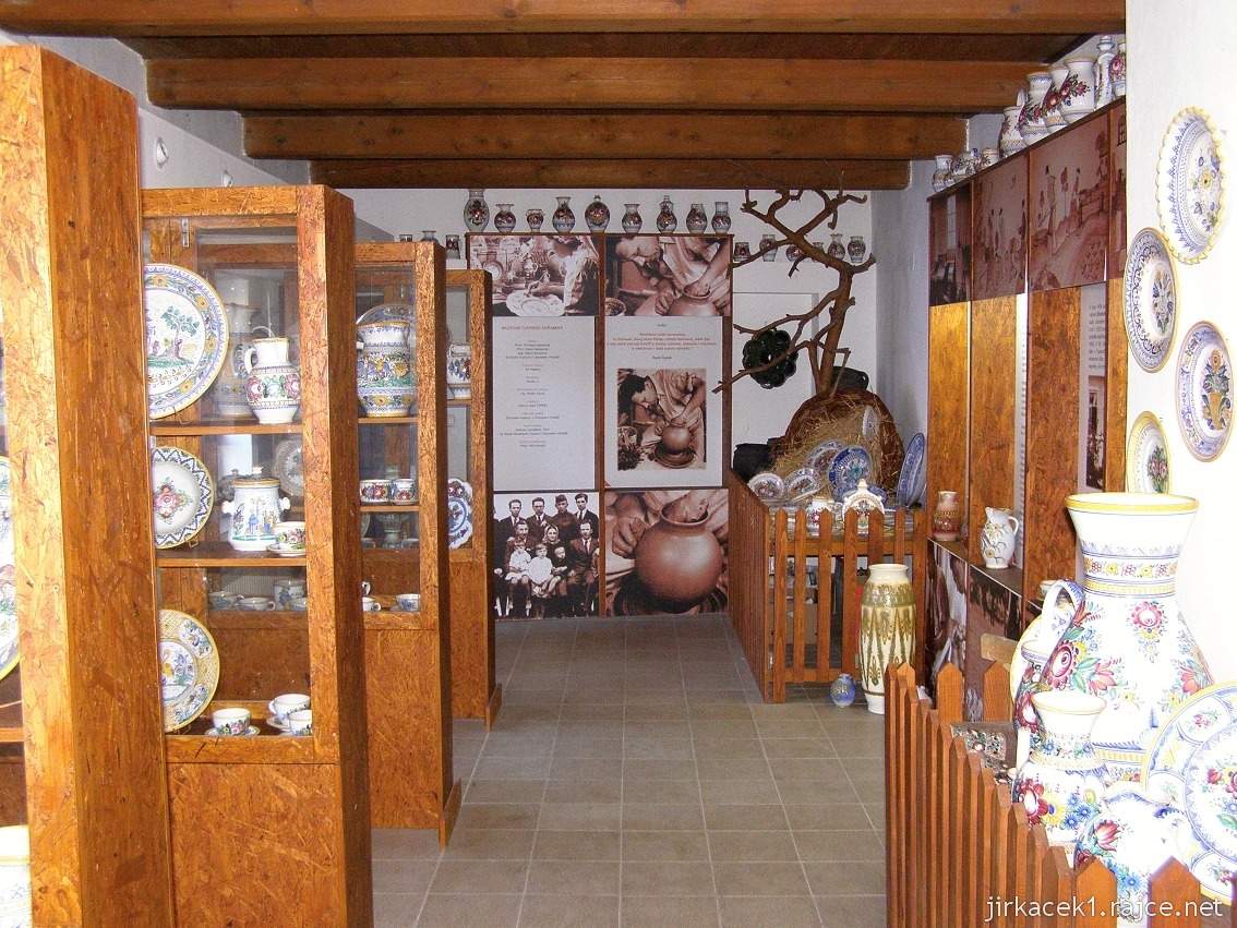 Tupesy - Muzeum tupeské keramiky 09 - expozice keramiky
