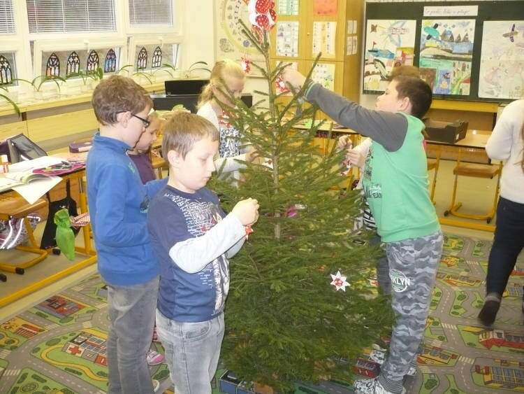 Zdobení vánočních stromečků