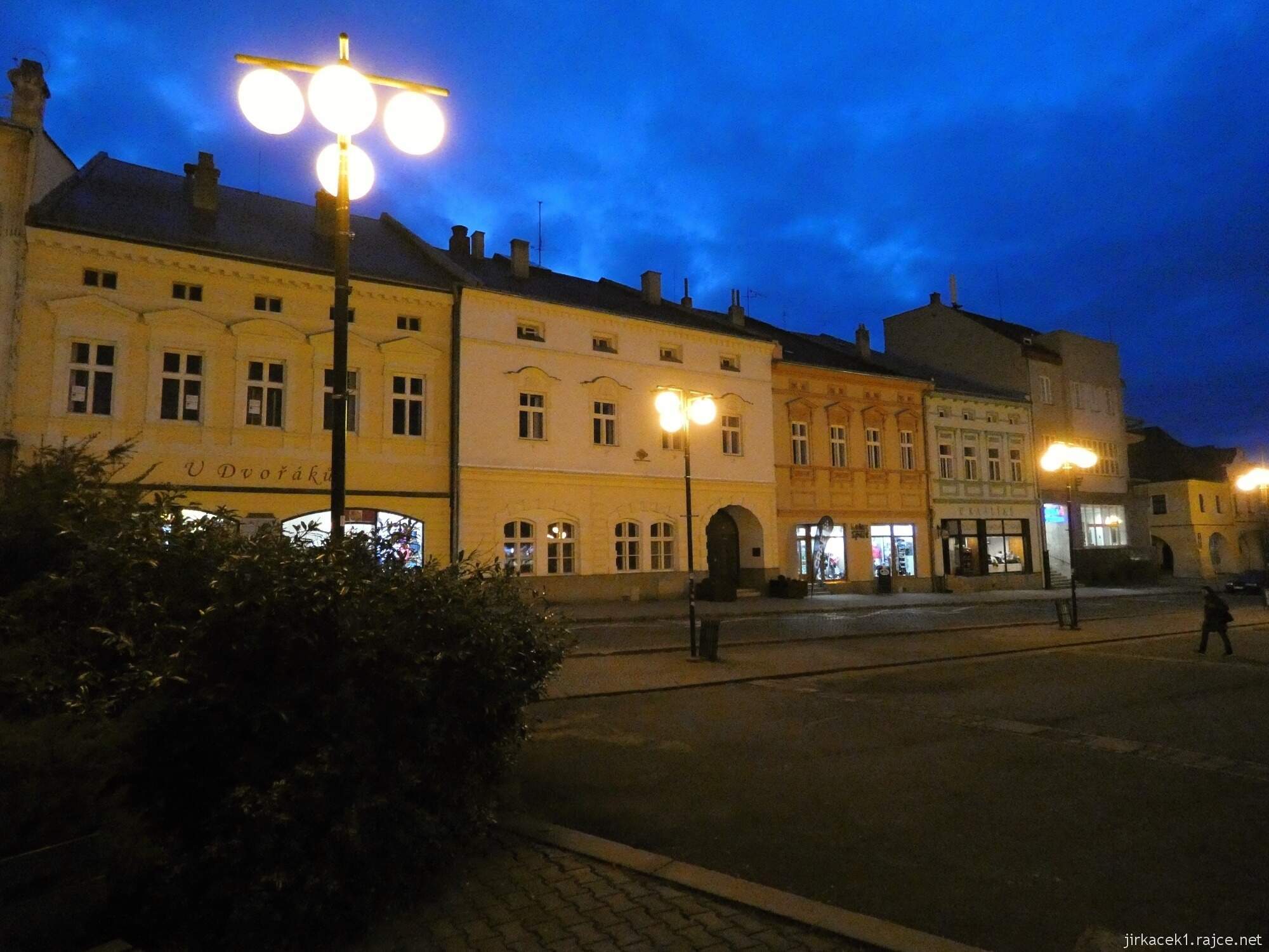 Valašské Meziříčí - potemnělé náměstí
