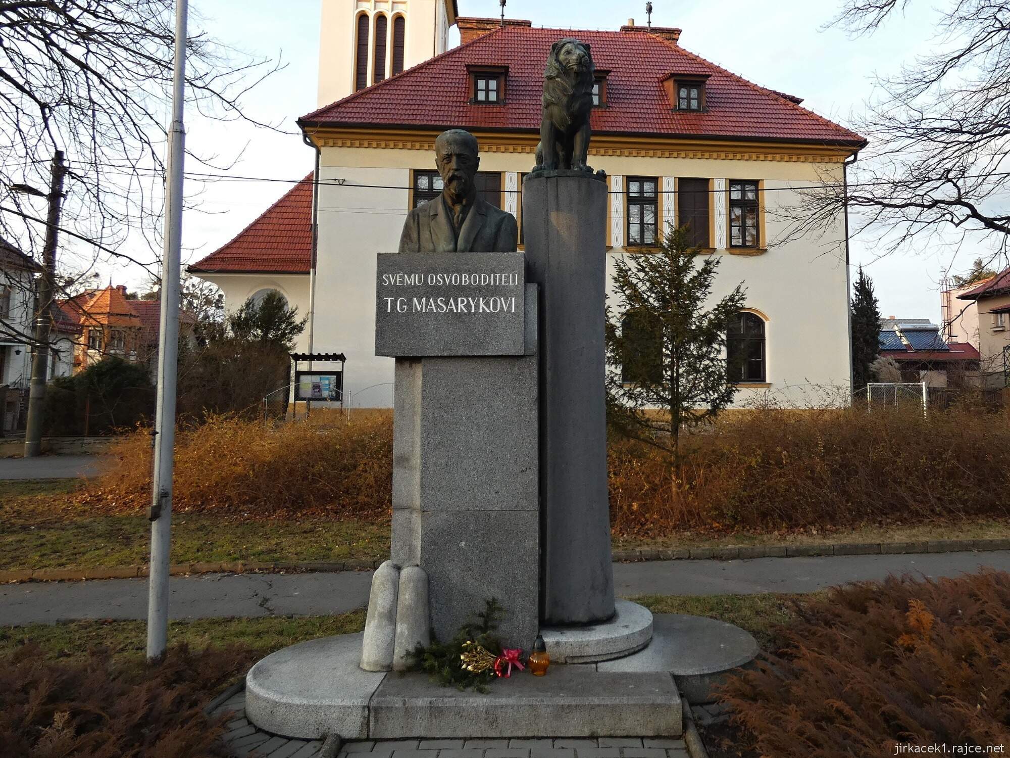Valašské Meziříčí - evangelický kostel a pomník T.G. Masaryka