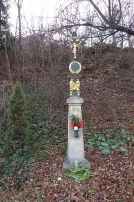 Křížek ve Veleslavíně - krásně obnovený.