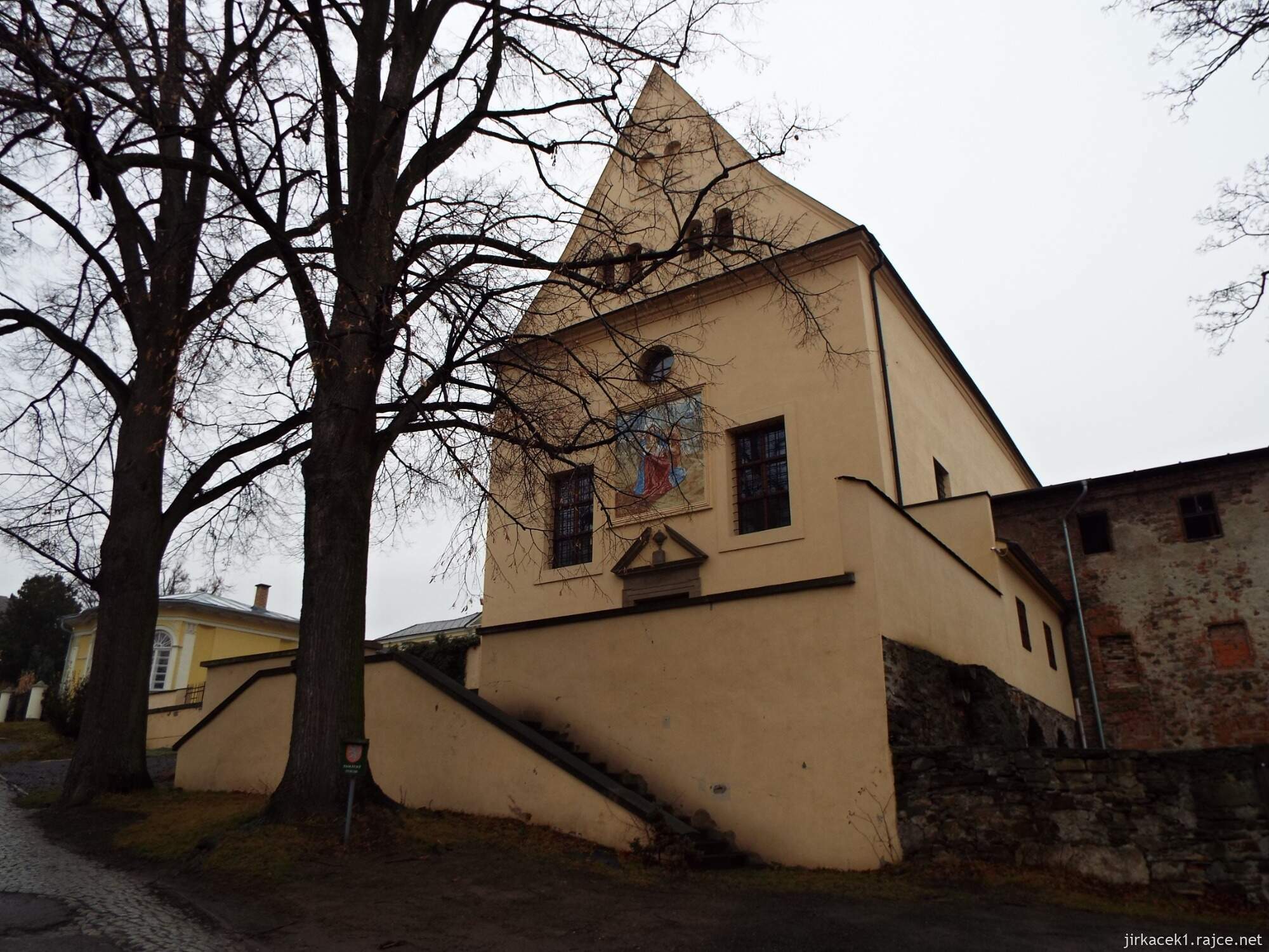 C - Fulnek - kostel sv. Josefa a kapucínský klášter 07 - čelní pohled na kostel