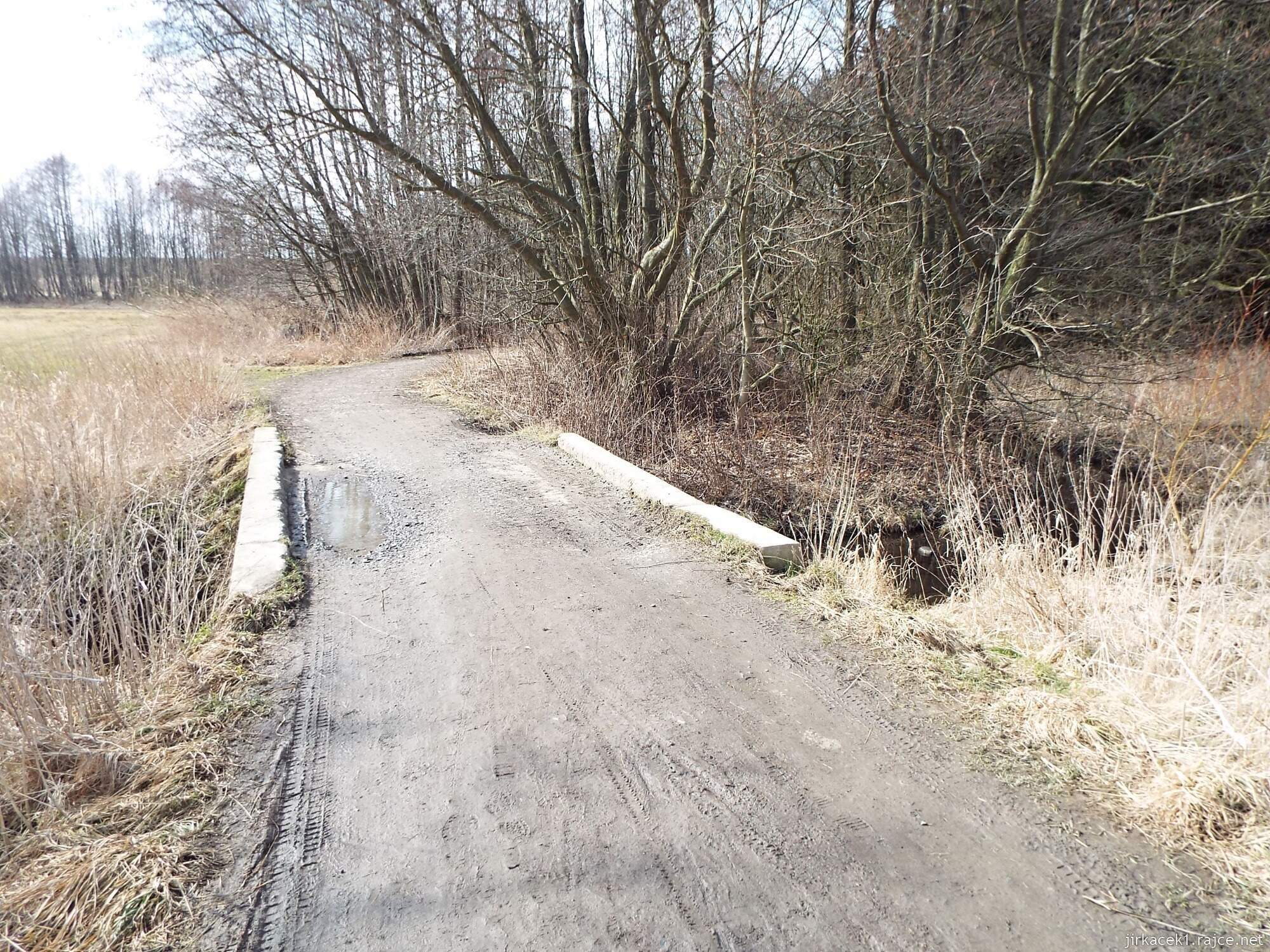 37 - Svitavy - NS Vodárenský les 01 - cesta do lesa