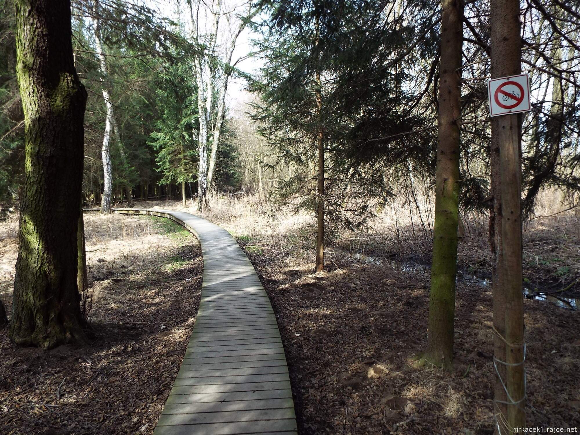 37 - Svitavy - NS Vodárenský les 08 - chodníček mezi 1.a 2. zastavením