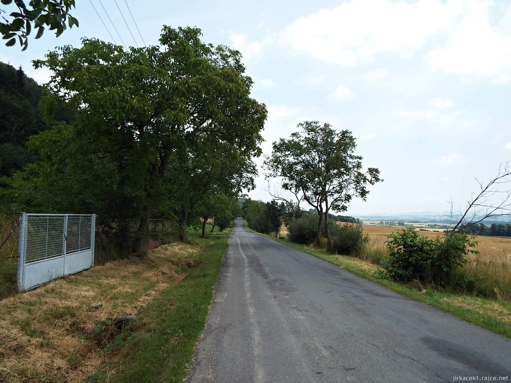 D - okolo Juřacky 07 - ořechová asfaltka s výhledy do krajiny