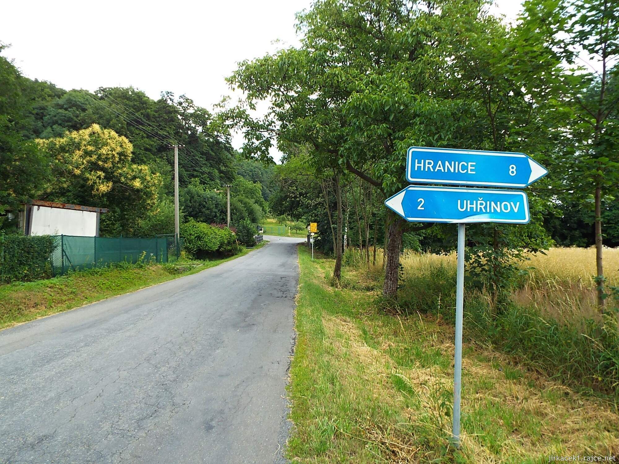 D - okolo Juřacky 11 - u křižovatky v žabníku