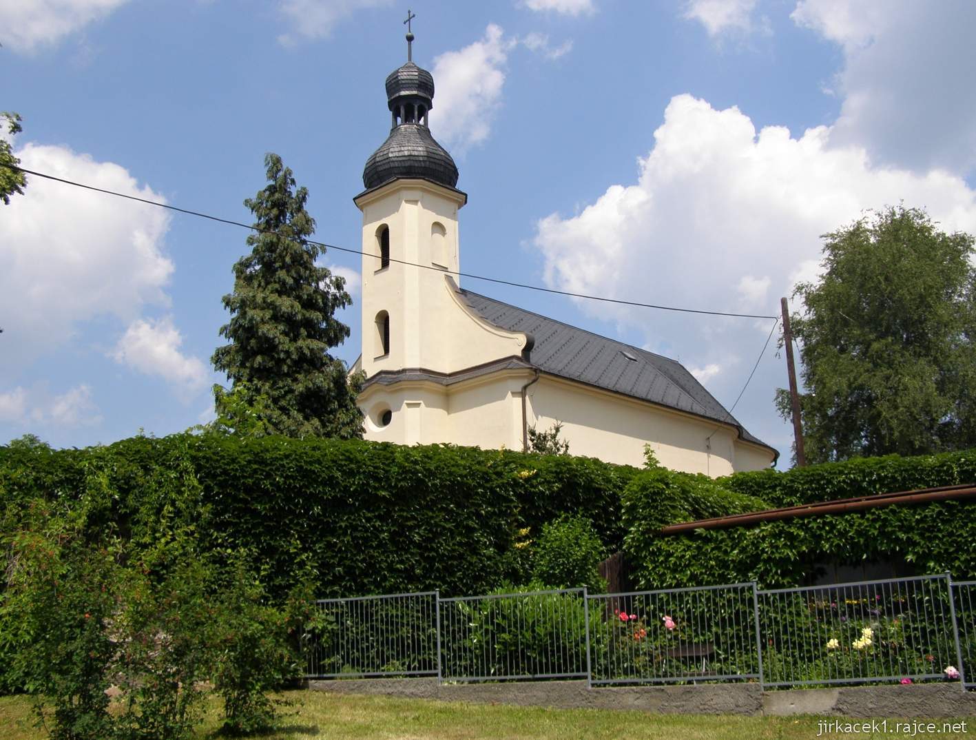 07 - Hlučín - kostel sv. Markéty 01 - pohled z parkoviště