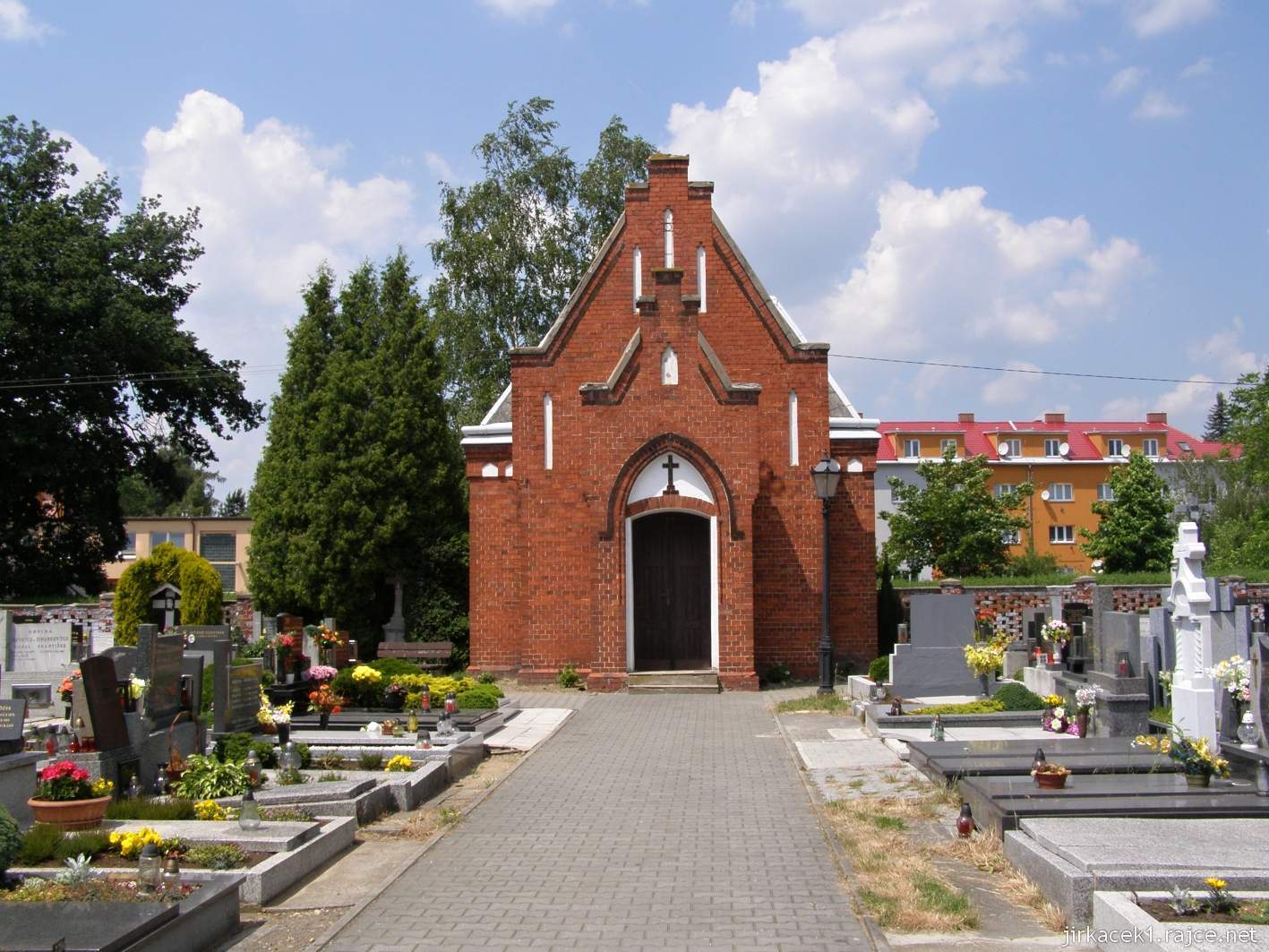 07 - Hlučín - kostel sv. Markéty 14 - novogotická márnice na hřbitově u kostela
