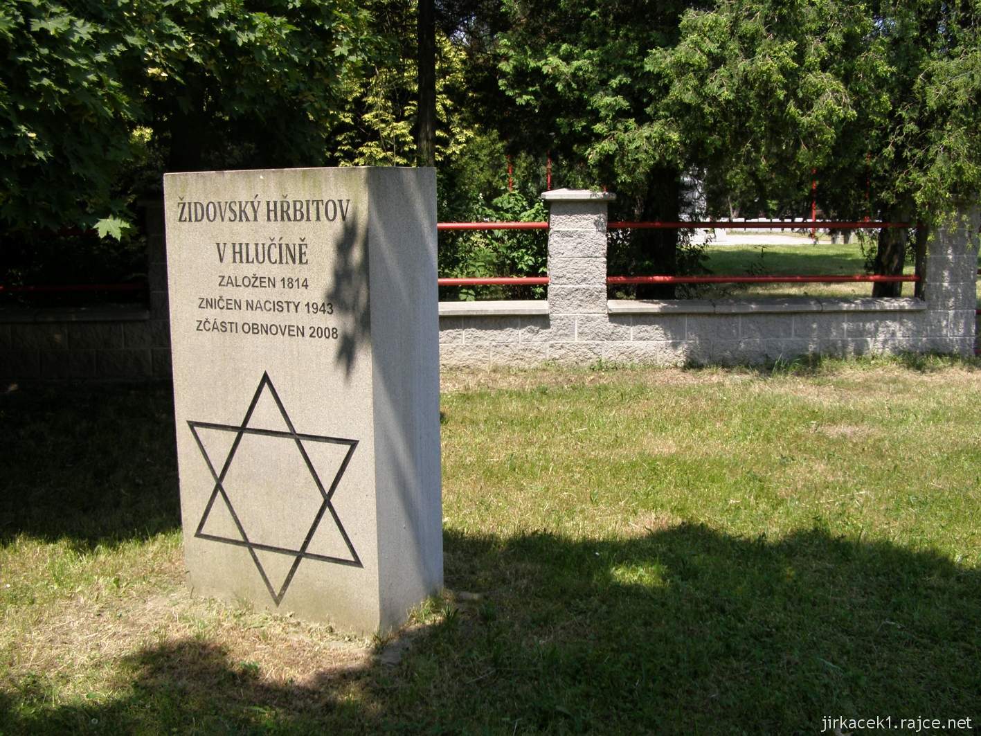 08 - Hlučín - bývalý židovský hřbitov 02 - pamětní kámen