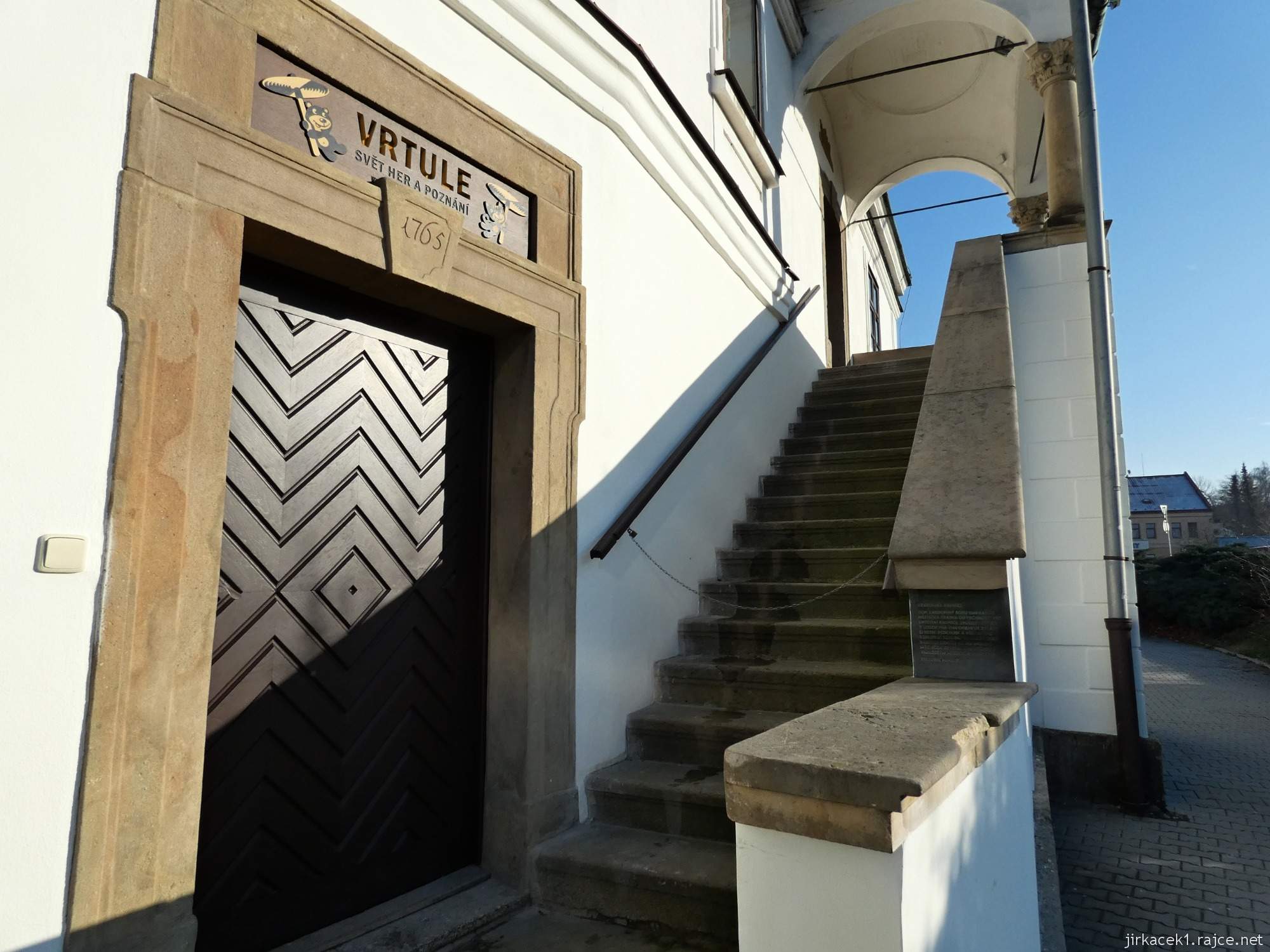 Valašské Meziříčí - stará krásenská radnice 09 - vchod a schodiště do prvního patra