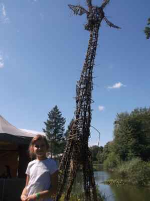 Žirafa z proutí od Bogdana Kornase - mladého a nadšeného umělce z Karviné.