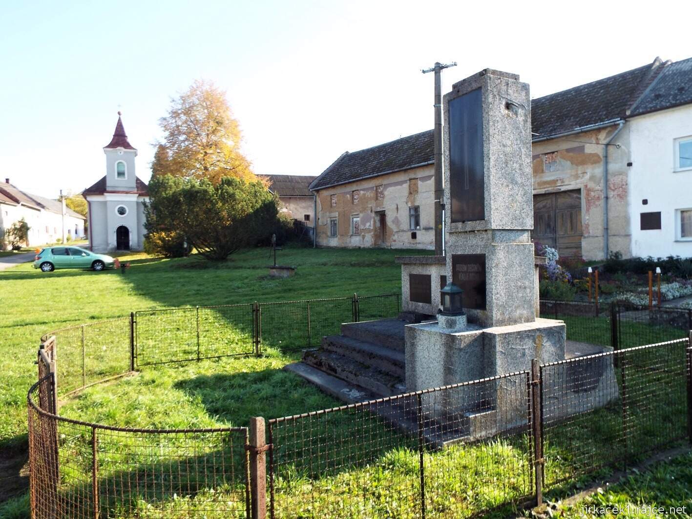Přestavlky - kaple sv. Karla Boromejského a pomník padlým