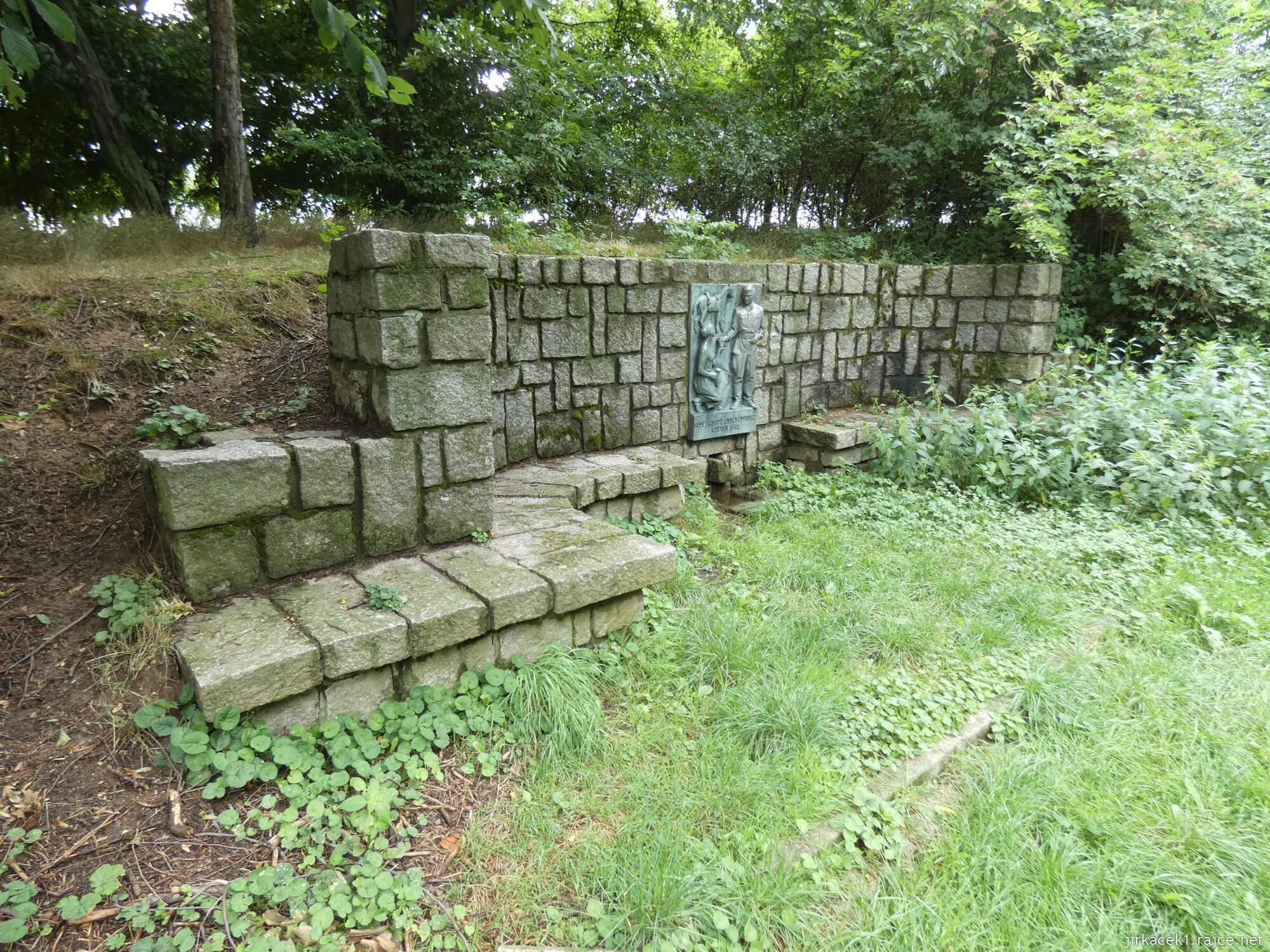 B - Lipany - studánka a památník Rudé armády 002