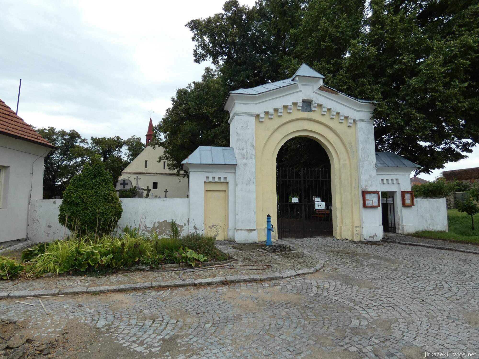 D - Kouřim - kostel Nejsvětější Trojice 001
