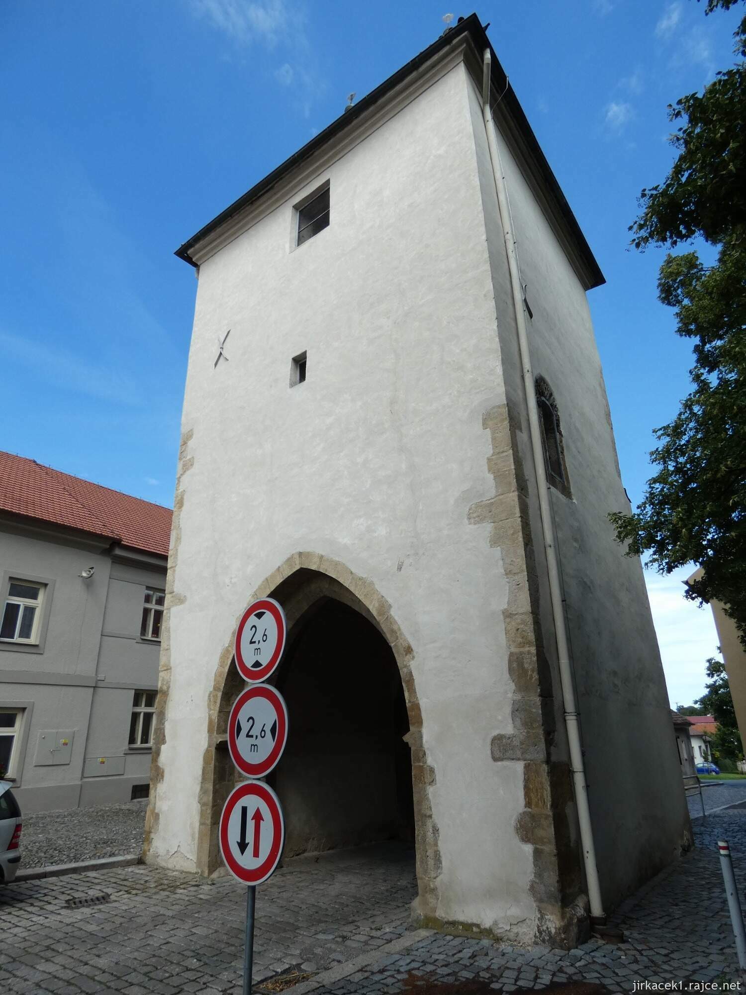 F - Kouřim - městské hradby 015 - Pražská brána