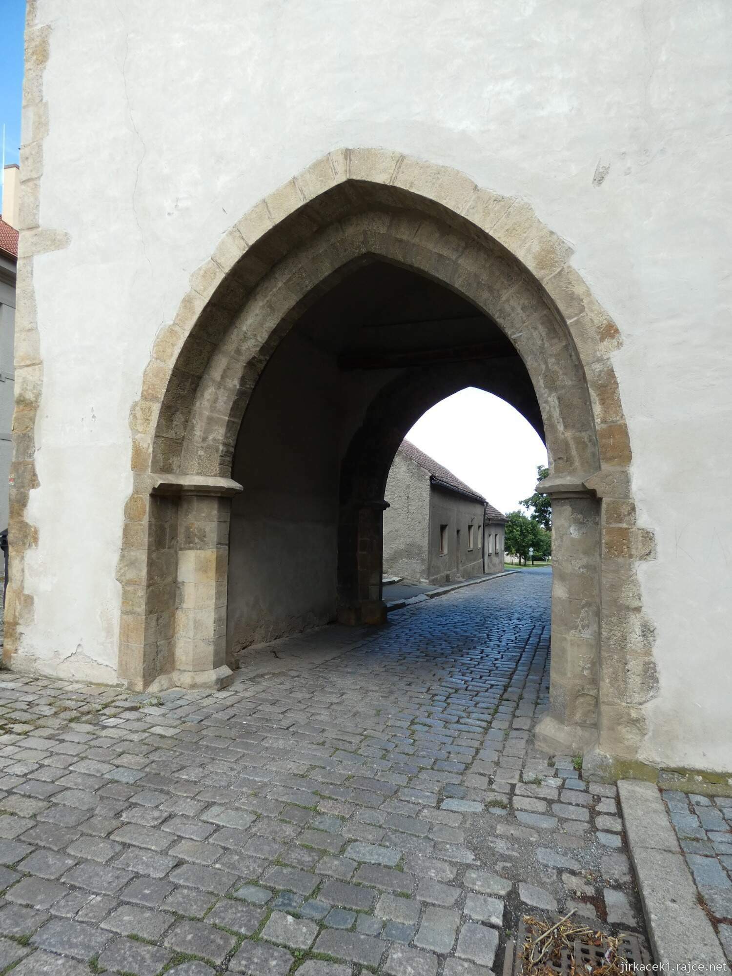 F - Kouřim - městské hradby 016 - Pražská brána