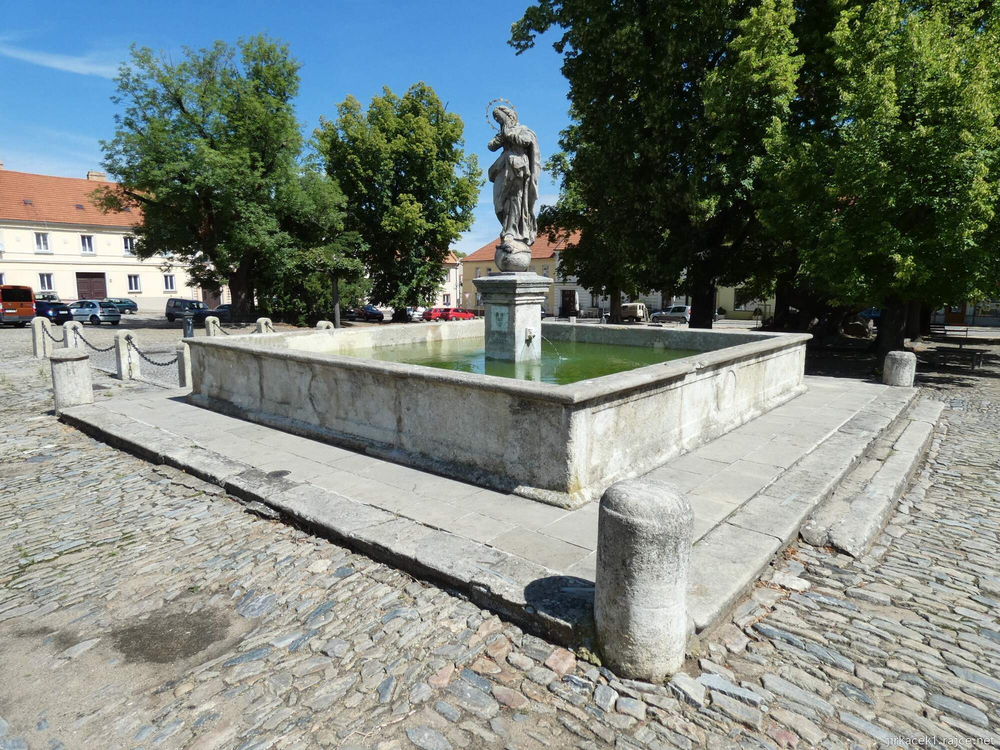 I - Kouřim - Mírové náměstí 014 - Kašna se sochou Panny Marie Immaculaty