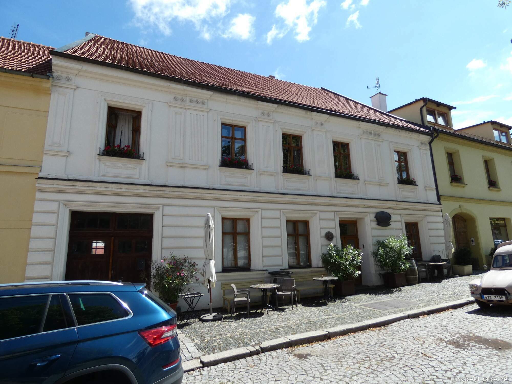 I - Kouřim - Mírové náměstí 025 - měšťanské domy