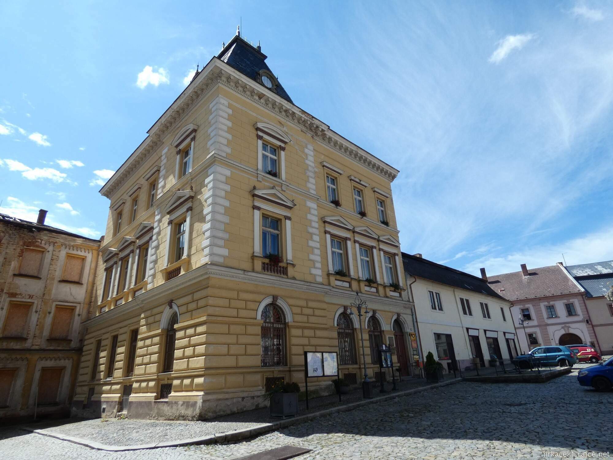 I - Kouřim - Mírové náměstí 069 - měšťanské domy