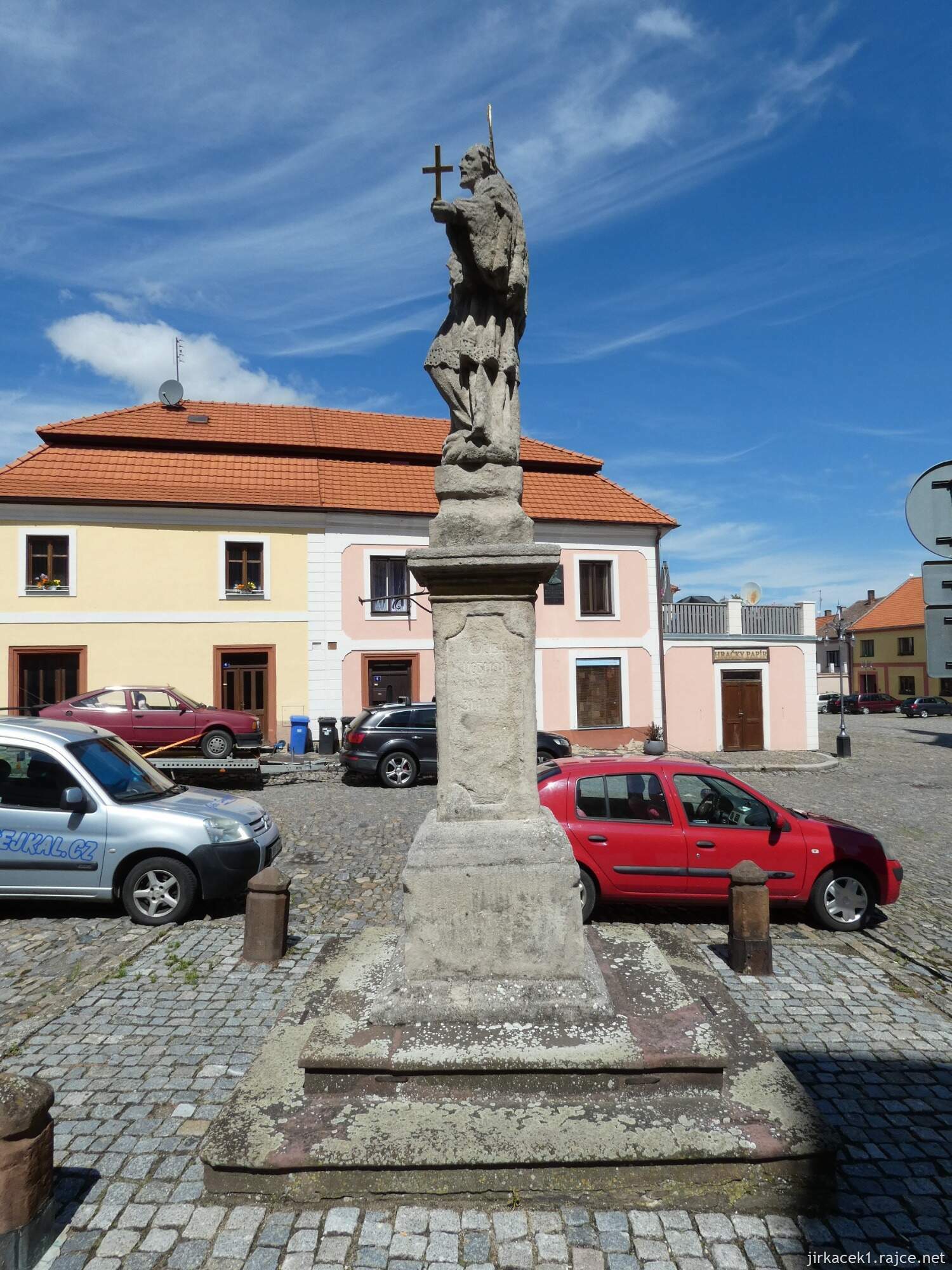 I - Kouřim - Mírové náměstí 070 - socha sv. Jana Nepomuckého
