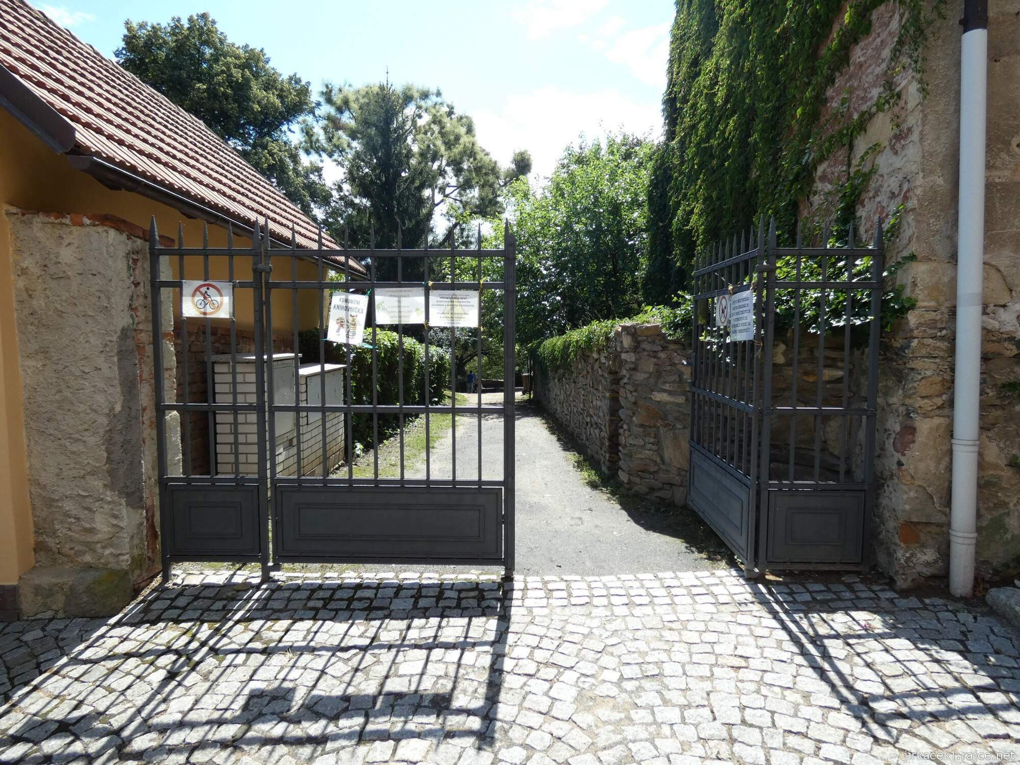 K - Kouřim - městský park Na hradbách 001